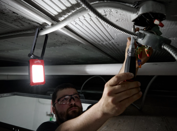 MILWAUKEE RECHARGEABLE COMPACT
TASK LIGHT - Kilrich Building Centres