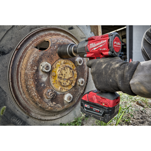 MILWAUKEE M18 FUEL 3/8" MID-TORQUE IMPACT WRENCH KIT w/ FRICTION RING, (2) XC5.0 BATTERIES, CHARGER & REDLINK - Kilrich Building Centres