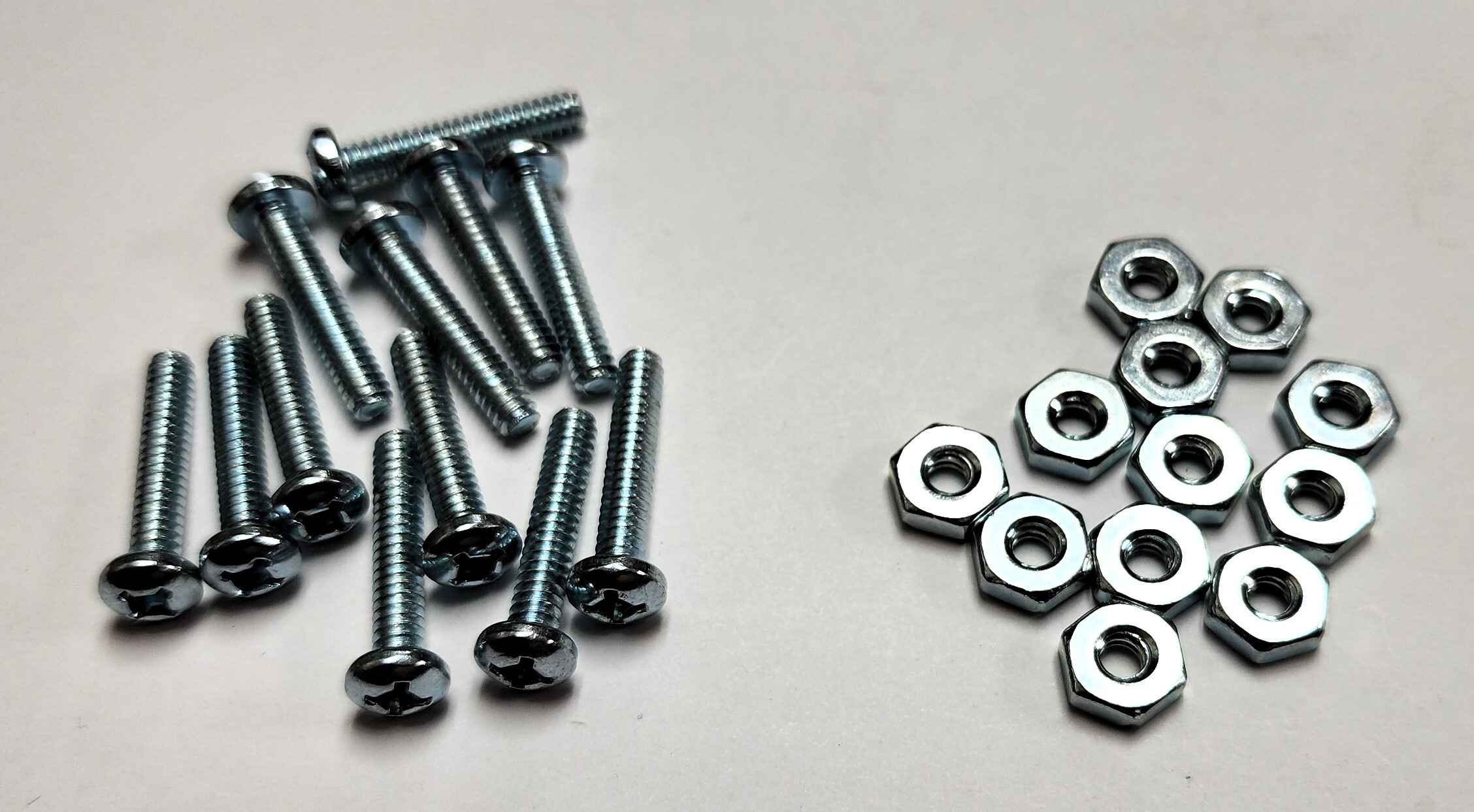 3/4" 6-32 PAN-HEAD MACHINE SCREW w/ HEXAGON NUT - ZINC-COATED (12 PACK) - Kilrich Building Centres