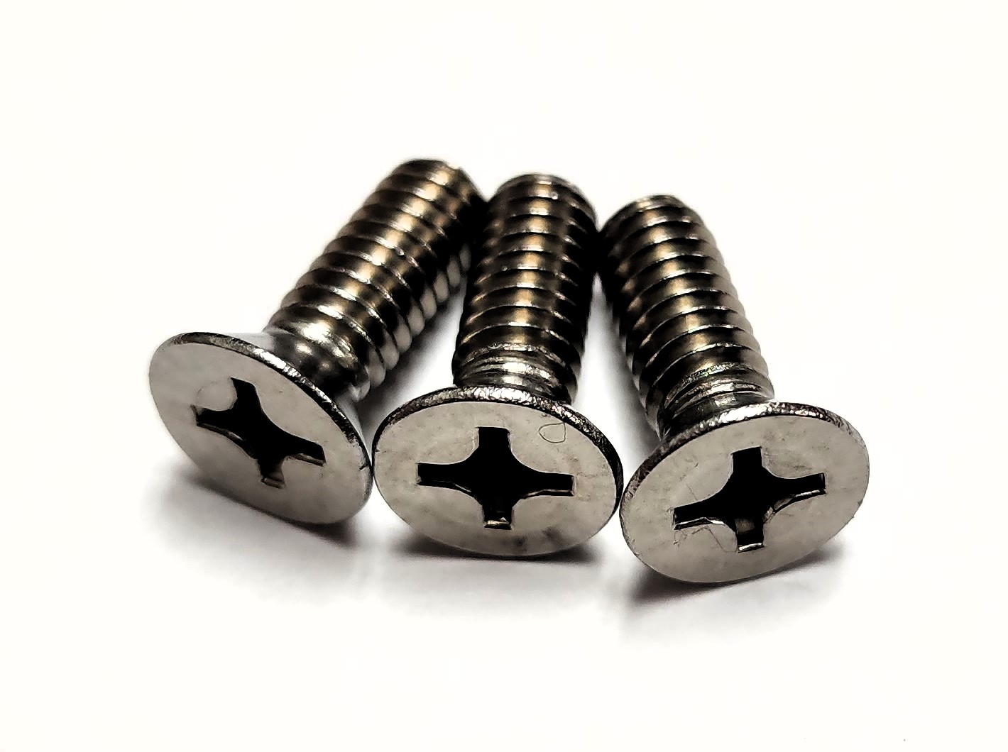 3/4" - 1/4" FLAT-HEAD MACHINE SCREW - STAINLESS (3 PACK) - Kilrich Building Centres