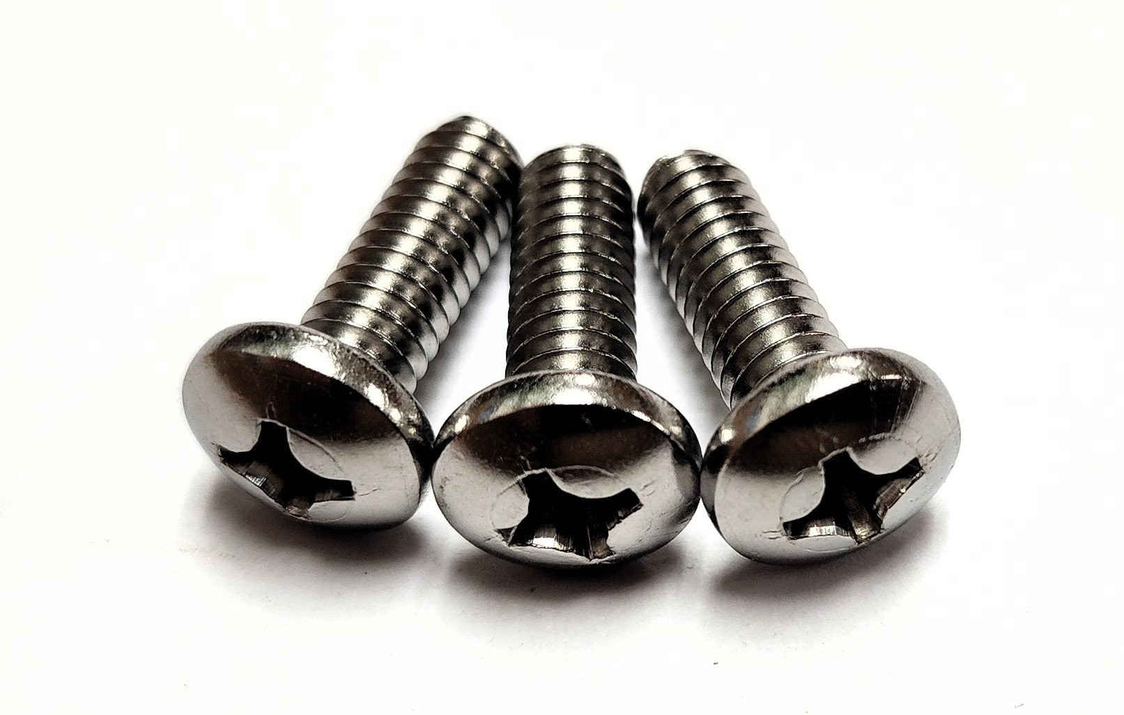 3/4" - 1/4" PAN-HEAD MACHINE SCREW - STAINLESS (3 PACK) - Kilrich Building Centres
