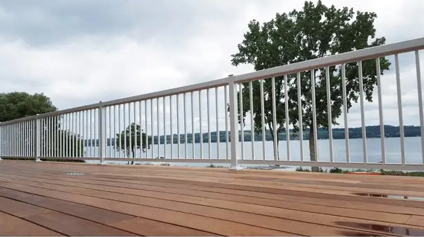 REGAL 24 STRAIGHT PICKETS FOR
10'
WHITE - Kilrich Building Centres